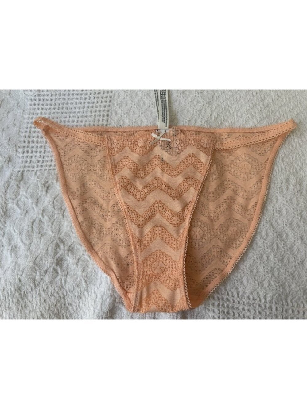 VICTORIA'S SECRET PINK M MEDIUM PEACH LACE STRING BIKINI PANTIES NWT